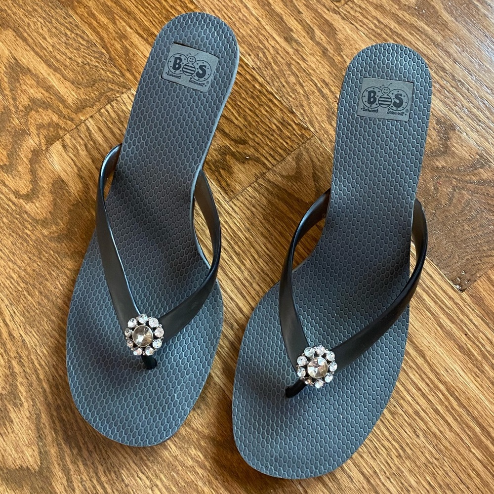 Raised black flip flop with jewel